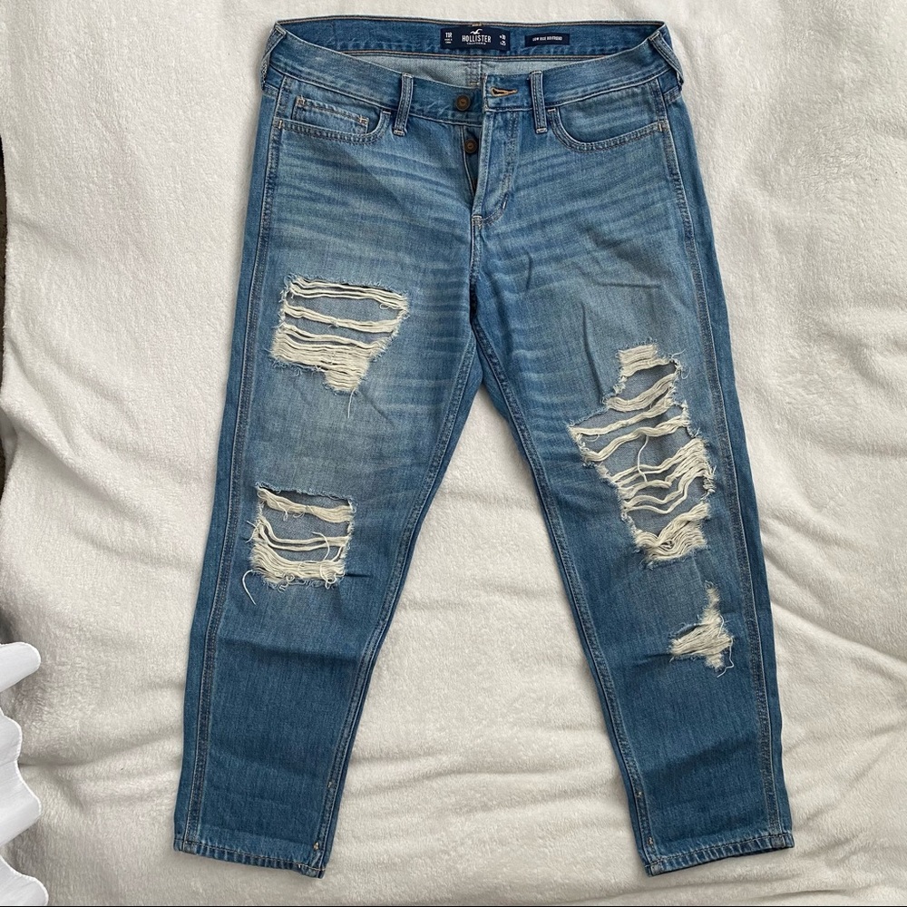 HOLLISTER LOW RISE RIPPED BOYFRIEND JEANS 🤍 - Picture 2 of 4